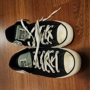 Converse Mens size 7.5  / Womens size 9.5